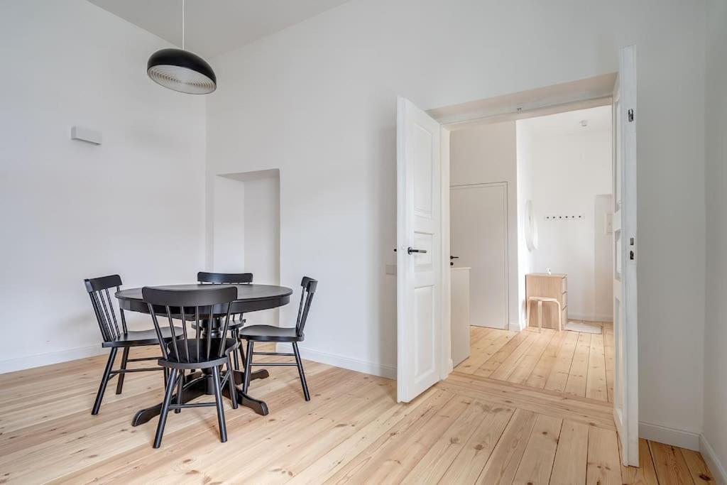 Spacious 2-Bedroom Flat In Old Town By Urban Rent Вилнюс Екстериор снимка