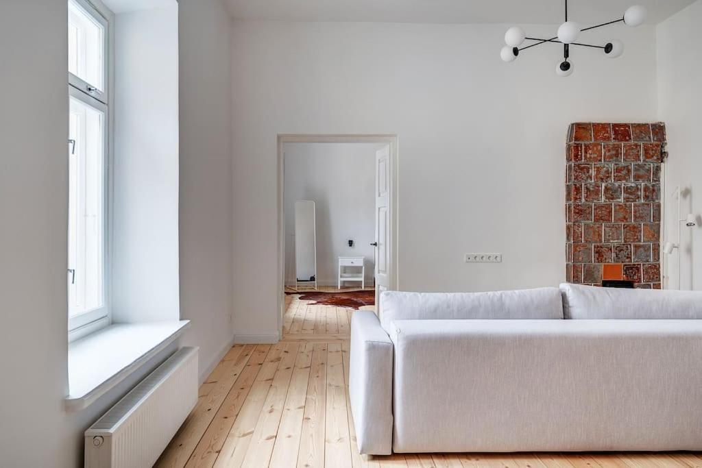 Spacious 2-Bedroom Flat In Old Town By Urban Rent Вилнюс Екстериор снимка