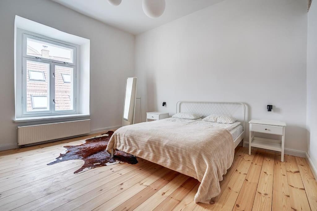 Spacious 2-Bedroom Flat In Old Town By Urban Rent Вилнюс Екстериор снимка