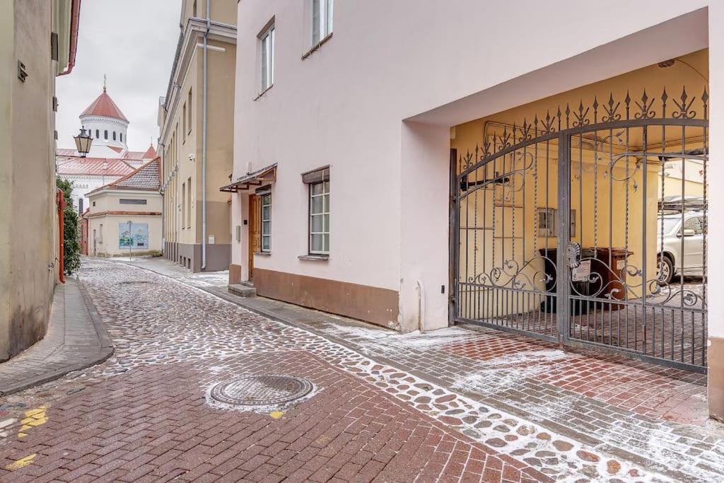Spacious 2-Bedroom Flat In Old Town By Urban Rent Вилнюс Екстериор снимка