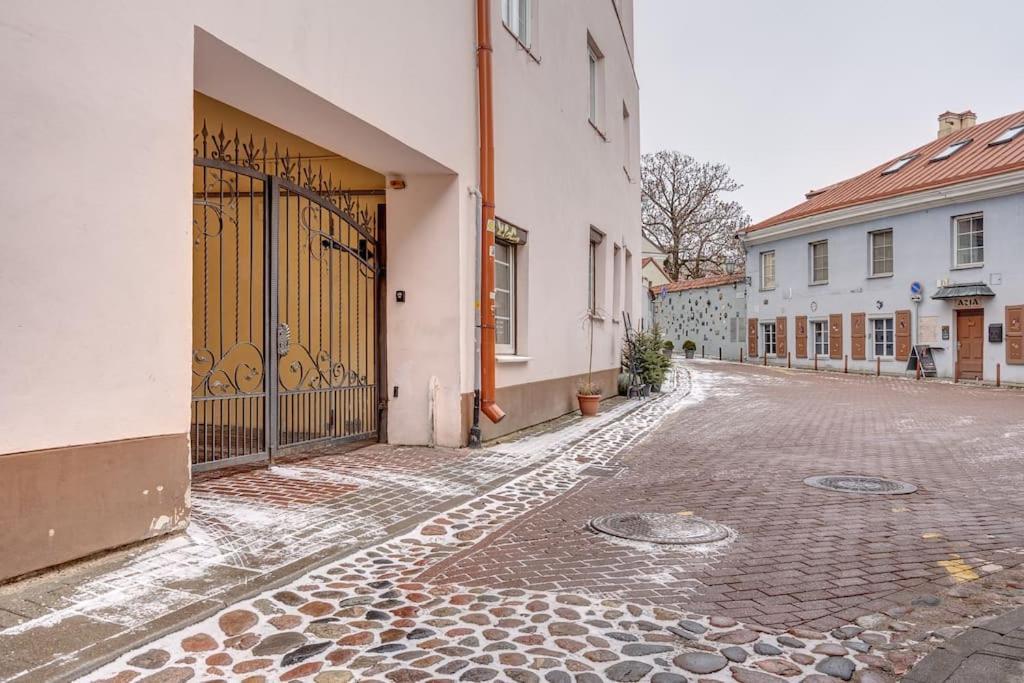 Spacious 2-Bedroom Flat In Old Town By Urban Rent Вилнюс Екстериор снимка