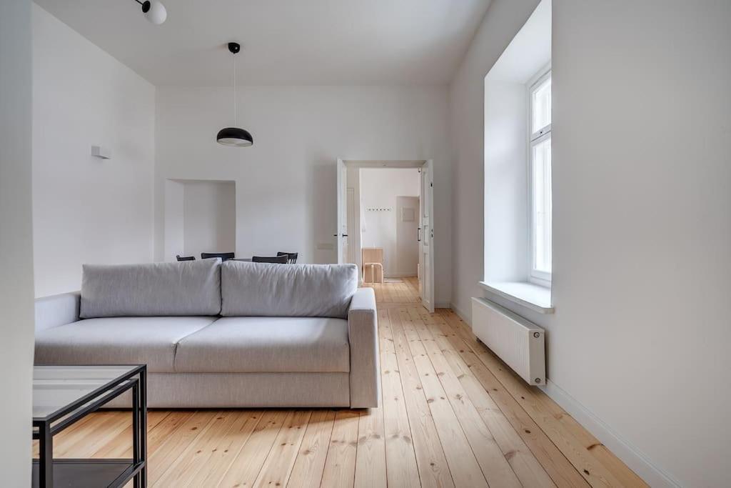 Spacious 2-Bedroom Flat In Old Town By Urban Rent Вилнюс Екстериор снимка