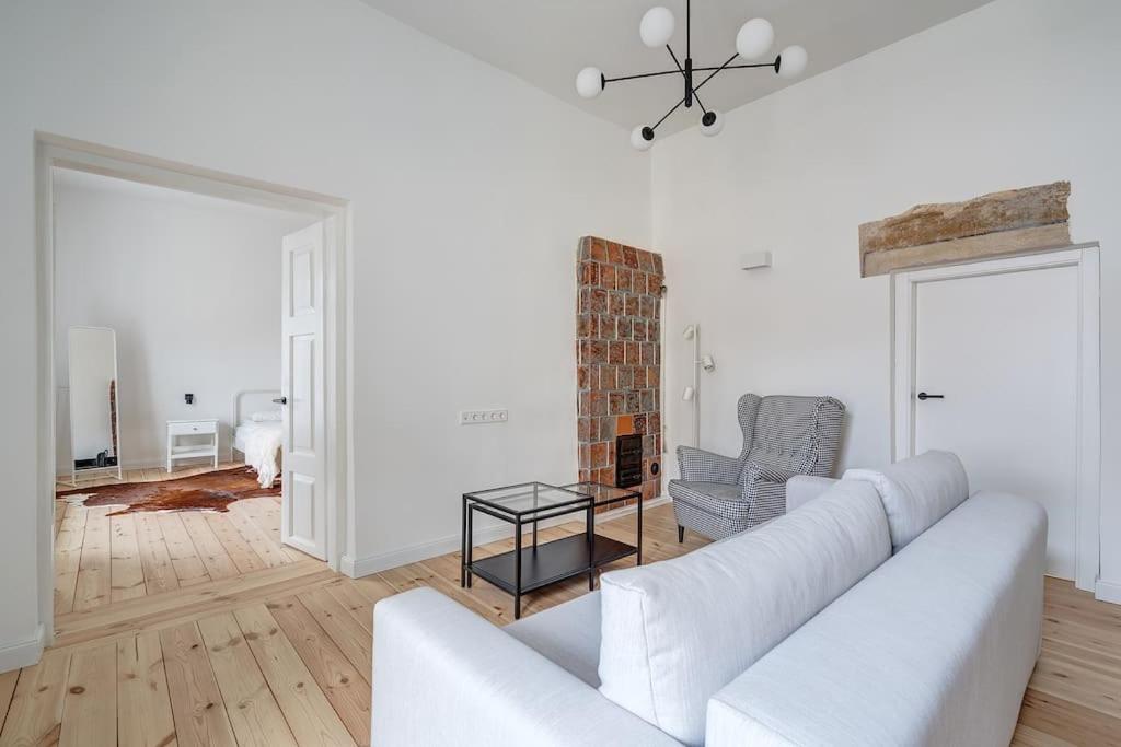 Spacious 2-Bedroom Flat In Old Town By Urban Rent Вилнюс Екстериор снимка