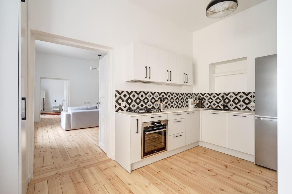 Spacious 2-Bedroom Flat In Old Town By Urban Rent Вилнюс Екстериор снимка