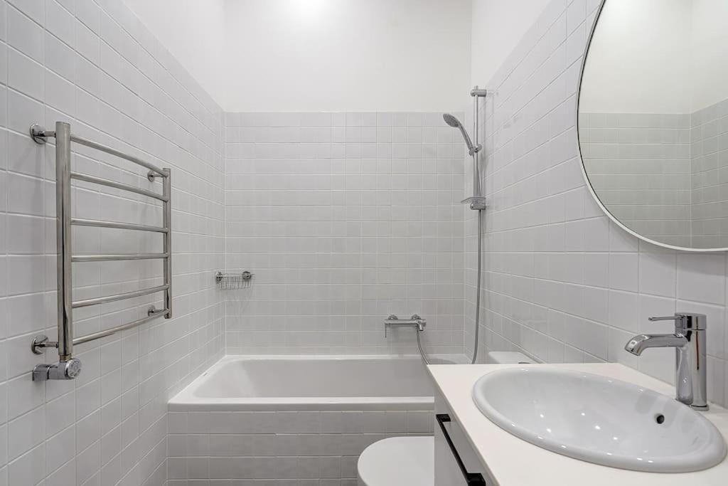Spacious 2-Bedroom Flat In Old Town By Urban Rent Вилнюс Екстериор снимка