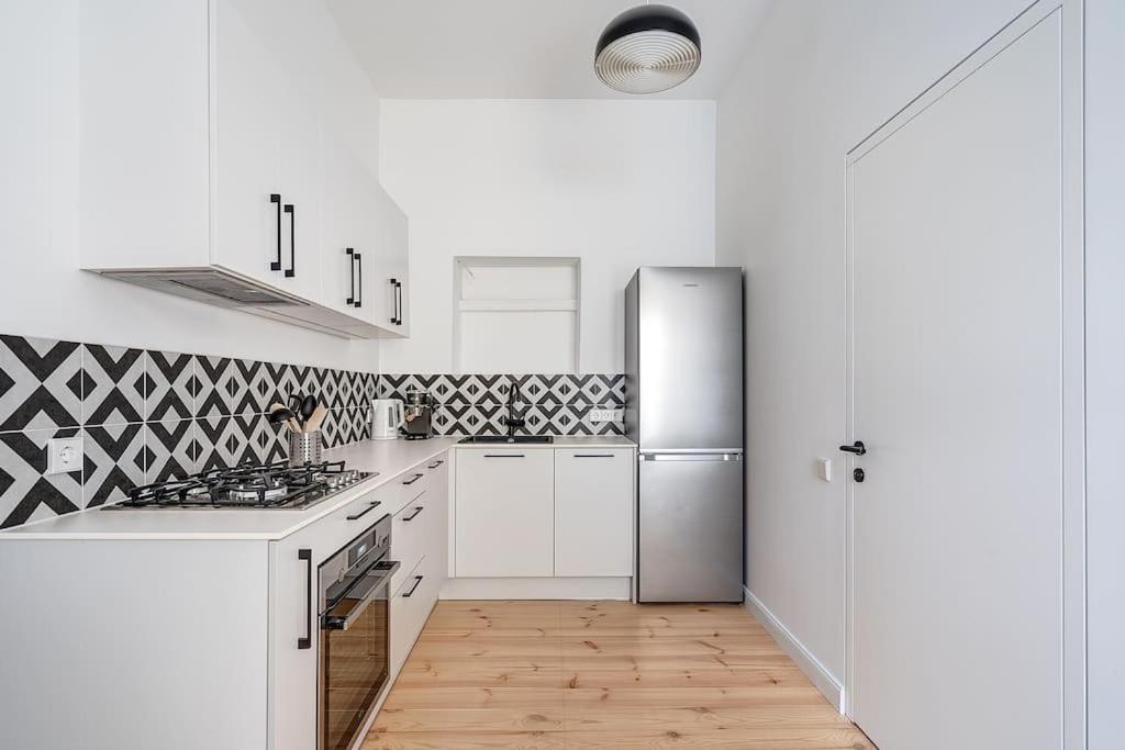 Spacious 2-Bedroom Flat In Old Town By Urban Rent Вилнюс Екстериор снимка